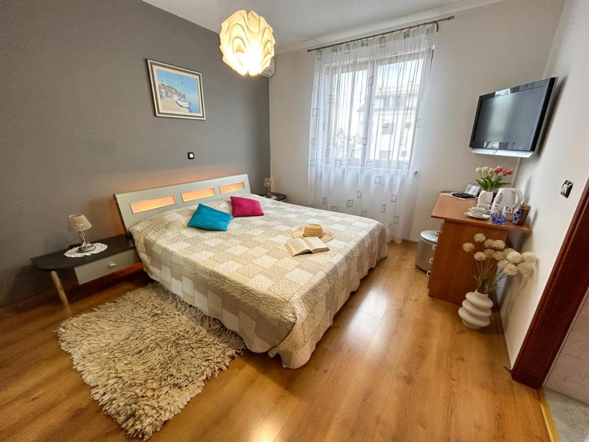 Room Adry Rovinj Buitenkant foto