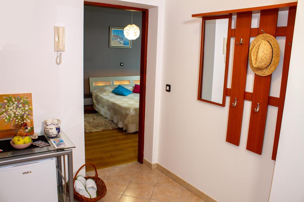 Room Adry Rovinj Buitenkant foto